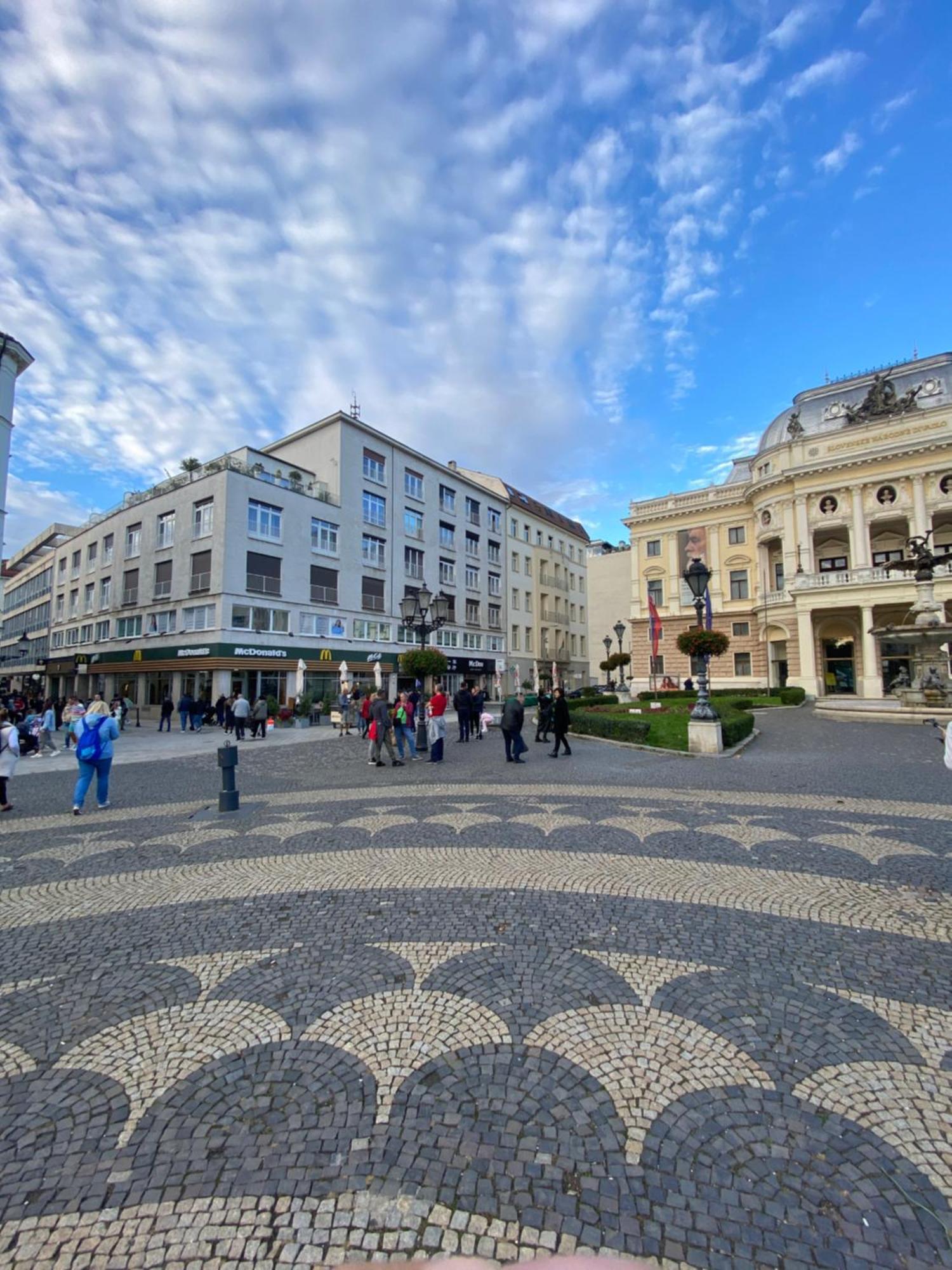 Modern Apartment In Historic City Center Old Town Bratislava Buitenkant foto
